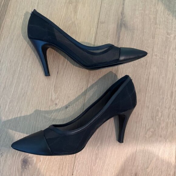 Chanel Interlocking CC Logo Pumps - Picture 8 of 9